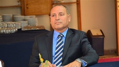 نائب محافظ القاهرة يناقش حل مشكلات المدارس الجديدة