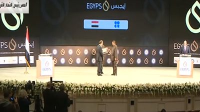 وزير البترول يقدم تذكارًا للسكرتير العام لأوبك (فيديو)