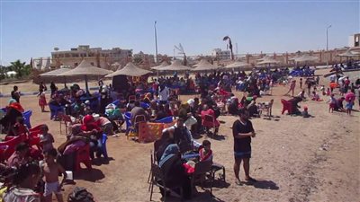 10 صور لاحتفالات المواطنين بعطلة شم النسيم على شواطئ الغردقة