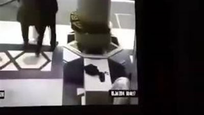 بالفيديو.. لحظة القبض على لصين بالحرم المكي