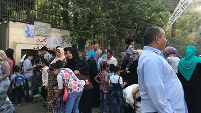 احتفالات شم النسيم.. إقبال على حديقة الحيوان.. توافد على المراكب في القناطر.. الرقص على المزمار في الأزهر.. تأجير الدراجات والحمير بأسوان.. وبورسعيد تتزين (فيديو)