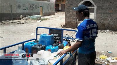 بالصور.. معاناة أهالي نجع الخلاصاب بأسوان بسبب انقطاع المياه