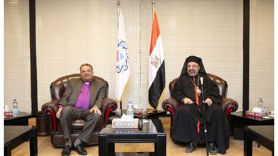 رئيس الإنجيلية يستقبل بطريرك الكاثوليك للتهنئة بالعيد