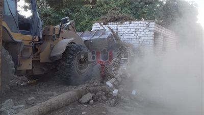 10 صور ترصد إزالة التعديات على 23 فدانا من أملاك الآثار بالمنيا (صور)