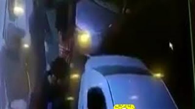 العناية الإلهية تنقذ امرأة من حادث دهس مروع بالسعودية (فيديو)