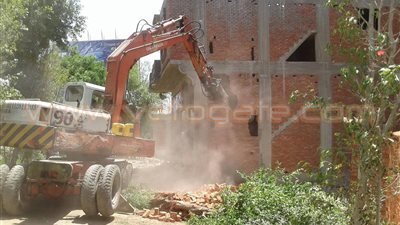 بالصور.. محافظ الجيزة يقود حملة لإزالة 8 عقارات على أراض زراعية