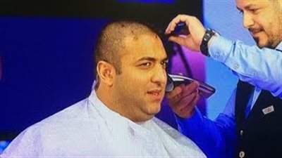 بالفيديو..«مشاهير حلقوا شعرهم على الهواء»..ميدو ينفذ وعده بعد فوز ليستر سيتي بالدوري الإنجليزي..هزيمة غانا في أمم أفريقيا تجبر سامي كافور على نفس المصير..ومرضى السرطان سبب حلاقة شعر منى الشا