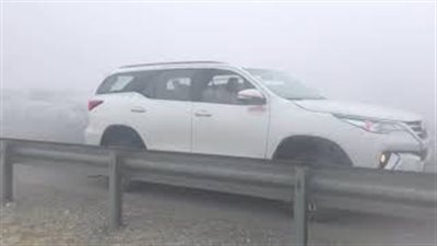 لحظة دهس شاحنة عدة سيارات في حادث سير جماعي بأبو ظبي (فيديو)