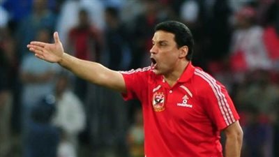 البدري يحاضر لاعبي الأهلي استعدادًا لمواجهة سموحة