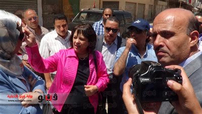 بالصور.. وزيرة التنمية الحضرية تتفقد العشوائيات ببورسعيد