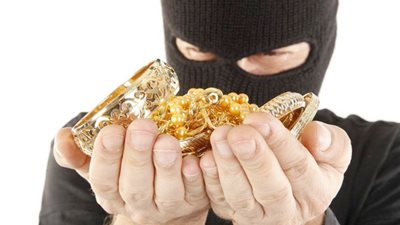 المتهم بسرقة محل مجوهرات شبرا الخيمة: «الذهب زغلل عنيا»