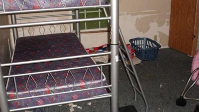 بالصور.. أم تتسبب في غرق ابنتها أثناء معاقبتها