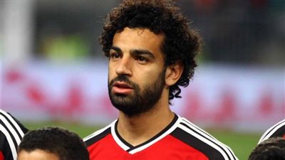«بيتزي» يكلف قائد السعودية بمراقبة محمد صلاح