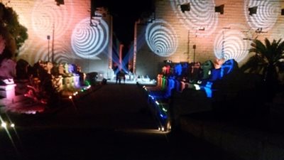 حفل زفاف وسط أعمدة معبد الكرنك.. طعن بالقوانين وقدسية الحضارة المصرية.. مدير المنطقة: وزير الآثار وافق على تنظيمه.. شركات السياحة: «مهزلة» وانتهاك حرمة المعبد.. وغضب بين أهالي الأقصر