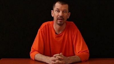 الرهينة البريطاني «كانتلي» ينتقد قصف جامعة الموصل في فيديو جديد