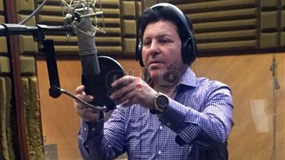 هاني شاكر ينتهي من تسجيل وعد مني لـ«عيد الحب» (صور)