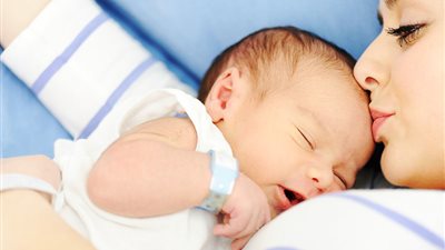 تخلصي من الآثار السلبية بعد الولادة (فيديو)