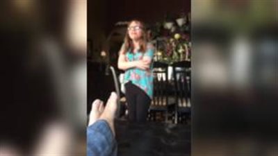 بالفيديو.. رد فعل فتاة علمت بافتتاح محل جديد للدمي