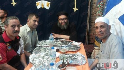 بالصور.. قبطي ينظم حفل إفطار جماعي في شبرا الخيمة