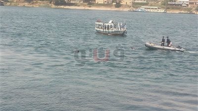 شرطة المسطحات المائية بالأقصر تطارد الأطفال لإخراجهم من النيل