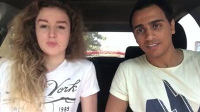 بالفيديو.. مصري وزوجته الروسية يوزعان الطعام على الفقراء