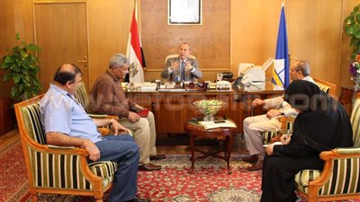 محافظ دمياط يبحث استلام وتوريد حصة القمح