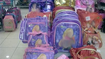 شنط المدارس والأحذية.. من التوكيلات إلى الأرصفة