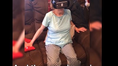 رد فعل امرأة عجوز ارتدت نظارة المحاكاة الافتراضية (فيديو)