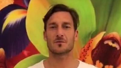 «توتي» داعمًا أطفال سوريا: «كفى حرب»