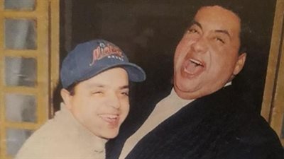 هنيدي يتذكر علاء ولي الدين بصورة نادرة: أجمل قلب