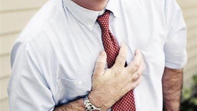 إصابة ضابط بذبحة صدرية أثناء تأدية عمله بالأقصر