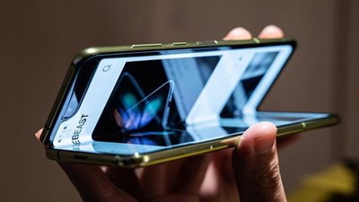 سامسونج تستكمل إعادة تصميم هاتفها القابل للطي