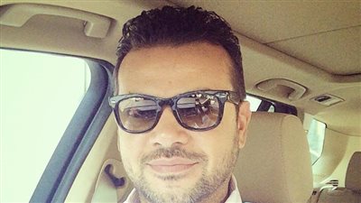 ساموزين يعود إلى القاهرة بعد قضاء إجازته في «مارينا»