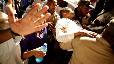 بالصور.. انهيار رئيس هايتي السابق خلال تجمع انتخابي