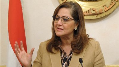 وزيرة التخطيط تتجه إلى فرنسا للمشاركة في المنتدى الاقتصادي