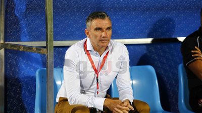 «كارتيرون» يعلن اليوم قائمة الأهلي لمواجهة الاتحاد السكندري