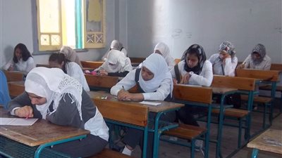 إحالة معلم للتحقيق لمحاولته تغشيش طالبة بـ«ديرب نجم» في الشرقية