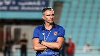 كارتيرون يلقي محاضرة فنية على لاعبي الأهلي قبل مواجهة الاتحاد