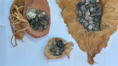 العثور على ٣٧٠ عملة معدنية مخبأة في كنيسة أبو فانا الأثرية بالمنيا