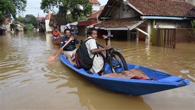 إندونيسيا تستخدم زخات الملح لمنع الأمطار
