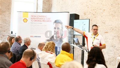 بالصور.. «شل» تطلق حملة اختبار «زيوت ريميولا» في ميلانو