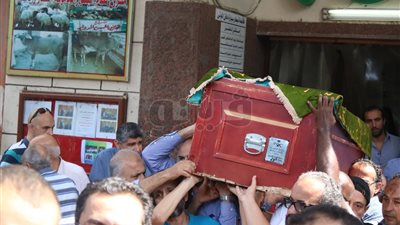 تشييع جثمان عطيات الأبنودي من مسجد مصطفى محمود (فيديو)