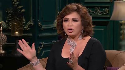 إلهام شاهين تحتفل بعيد ميلاد نادية لطفى الـ 83 داخل المستشفى| فيديو