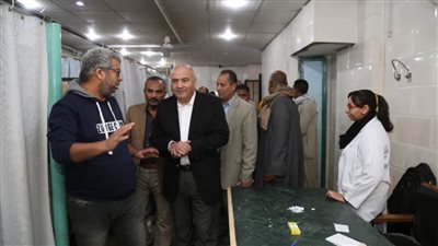 محافظ قنا يتابع سير العمل بمستشفى قنا العام | صور