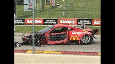 بالفيديو.. لحظة تحطم سيارة «فيرارى» في سباق أمريكى