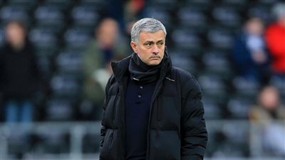 مورينهو يؤكد غياب روني ويونج عن مواجهة سندرلاند