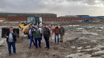 حملة لإزالة التعديات على محطة أم زغيو بالإسكندرية رغم سوء الأحوال الجوية| صور