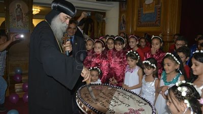 بالصور.. مطرانية نقادة تحتفل بعيد تجليس الأنبا بيمن الـ26