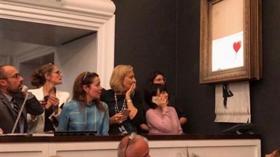 لحظة تمزق عمل فني بعد بيعه بثوان بمليون جنيه أسترليني