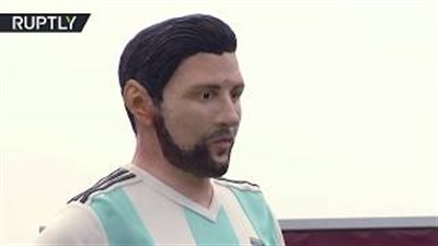 الروس يحتفلون على طريقتهم بعيد ميلاد ميسي الـ31 (فيديو)